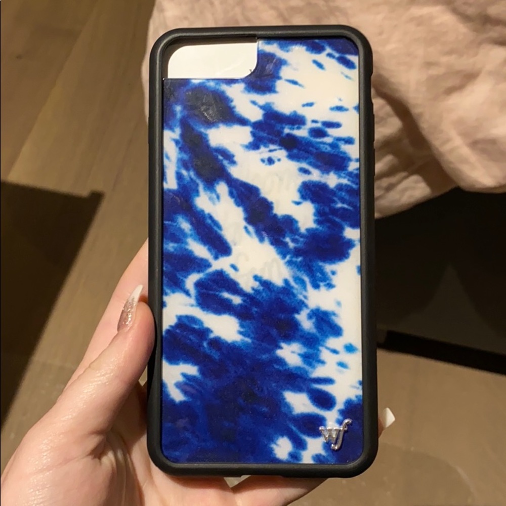 WILDFLOWER BLUE AND WHITE TIE-DIE PHONE CASE